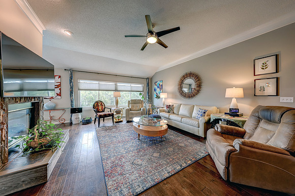 1616 N Hunter Dr 004