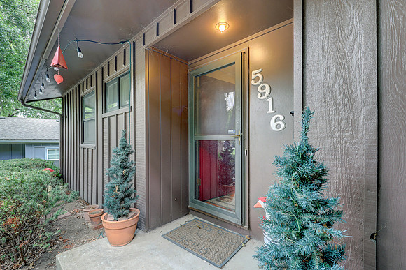 5916 W 78th St 007