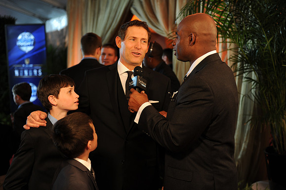 NFLHonorsAward_112