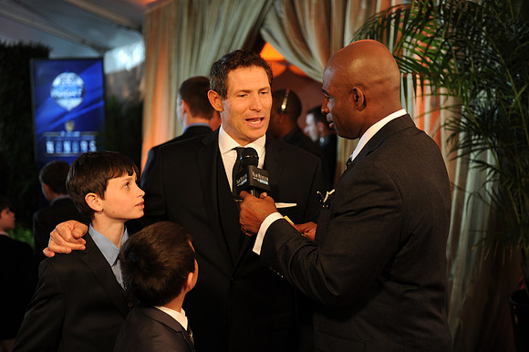 NFLHonorsAward_110