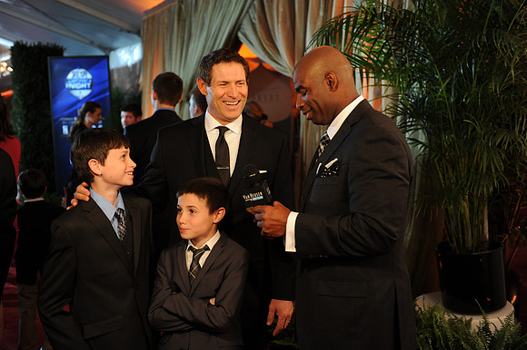 NFLHonorsAward_115