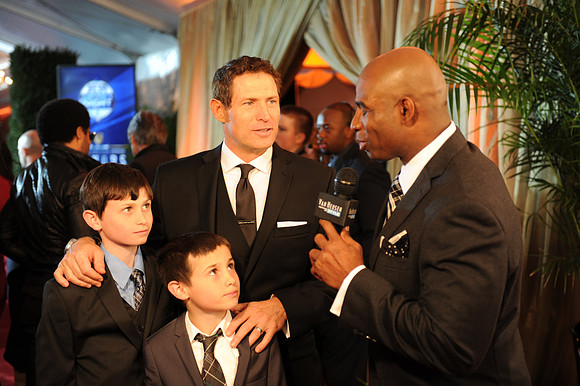 NFLHonorsAward_107