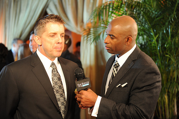 NFLHonorsAward_052